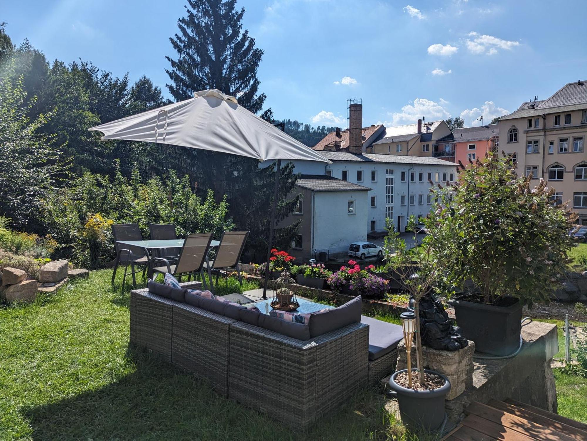 Hw4B - Urlaubsmagie - Zentral Mit Gemeinschaftsgarten, -Pool, -Sauna & Whirlpool Sebnitz Exterior photo